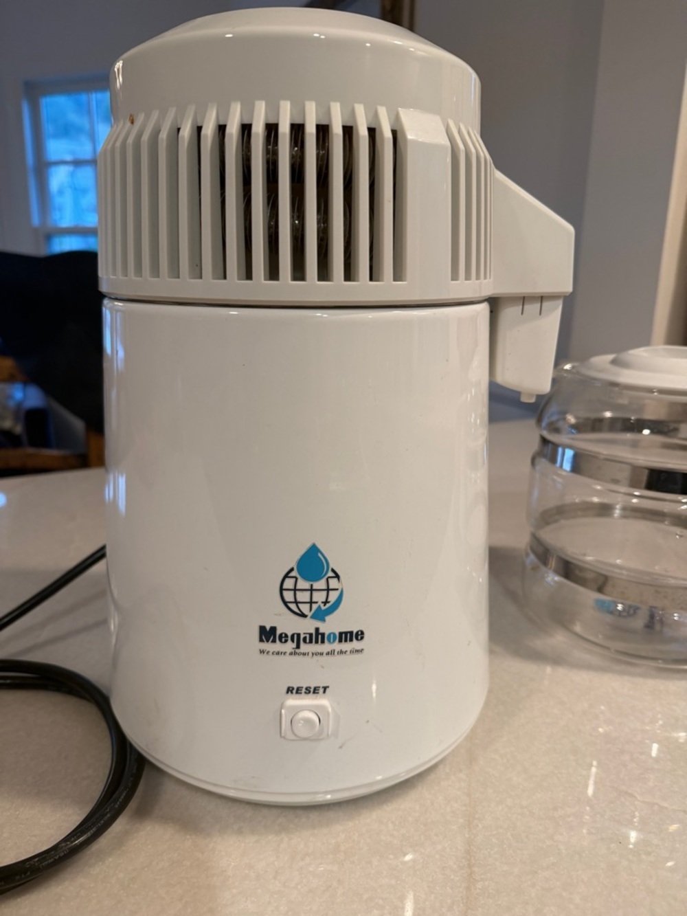 White Electric Kettle and Steamer - Picture 2 of 4